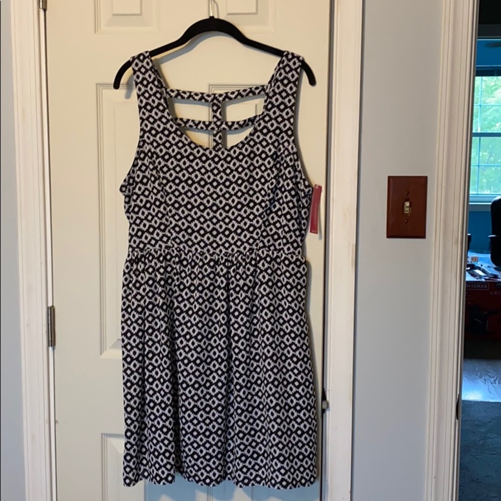 Caged back Dress black/white